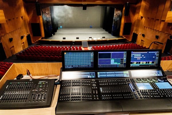 Оснащение актового зала системой управления